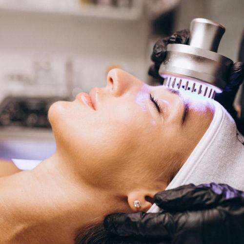 HydraFacial-Gerät mit Lichtbehandlung HydraFacial-Gerät mit Lichtbehandlung