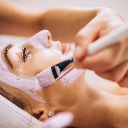 AUFBAUENDE GESICHTSBEHANDLUNG AUFBAUENDE GESICHTSBEHANDLUNG