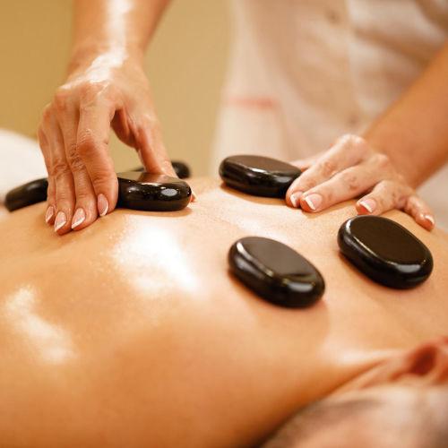 Vulkanische Hei&szlig;steinmassage