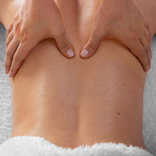 AYURVEDISCHE R&Uuml;CKENBEHANDLUNG