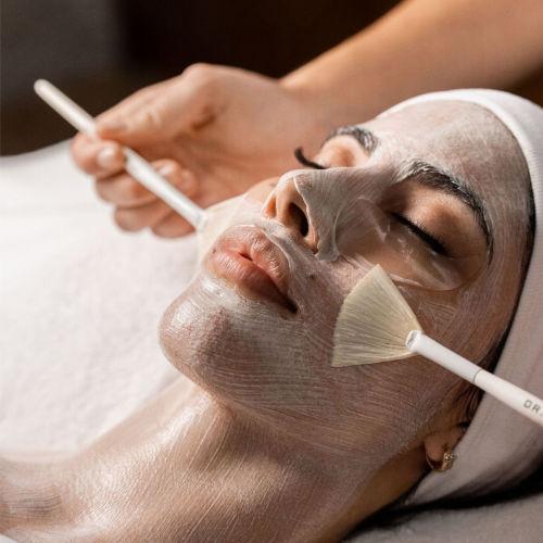 AUFBAUENDE GESICHTSBEHANDLUNG