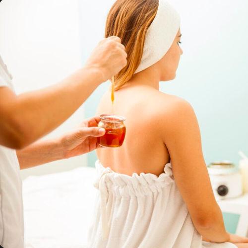 SUGARING mit enzymatischem Komplex H&auml;nde